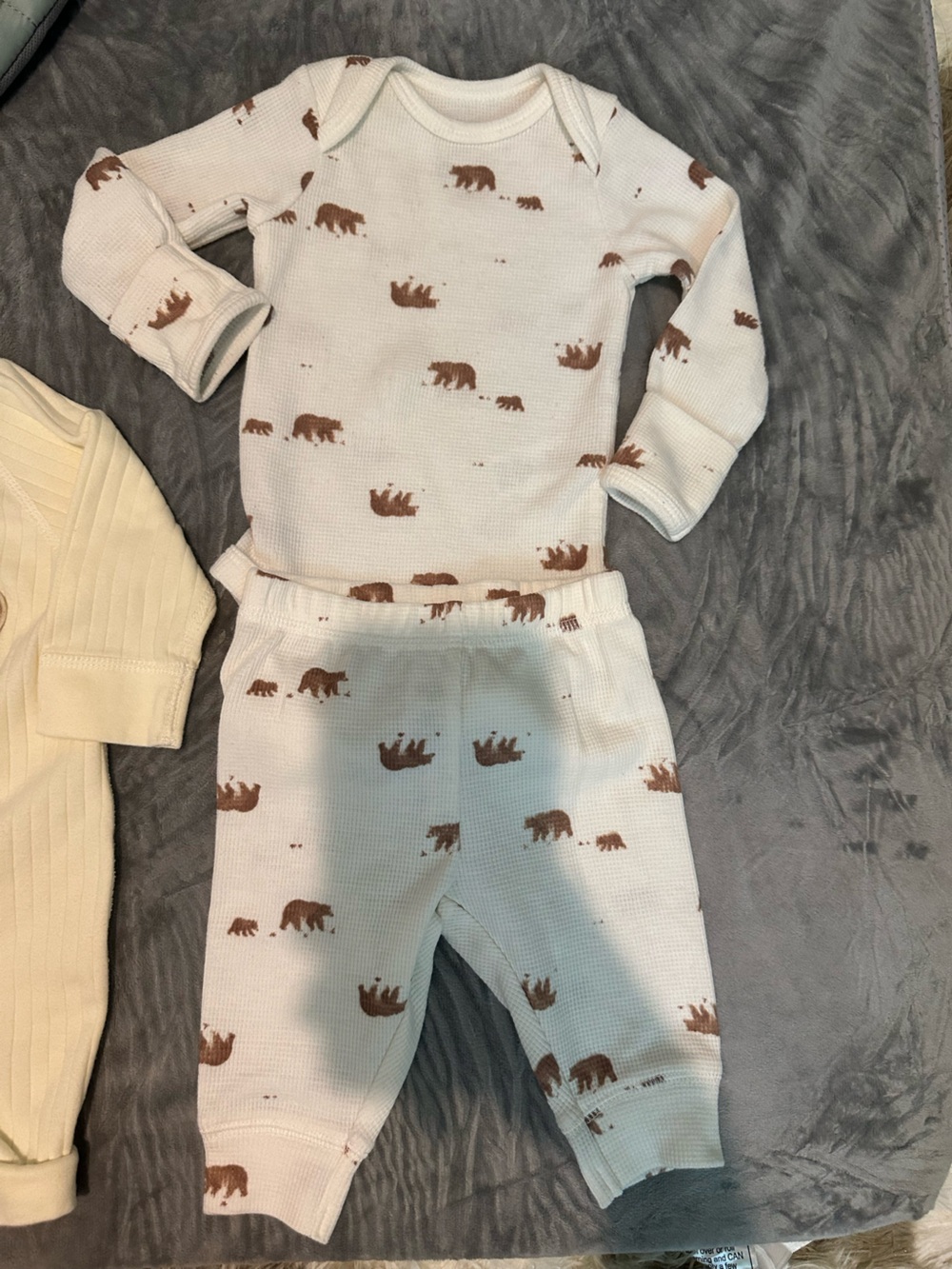 5/$25 bear themed baby bundle - Picture 3 of 9